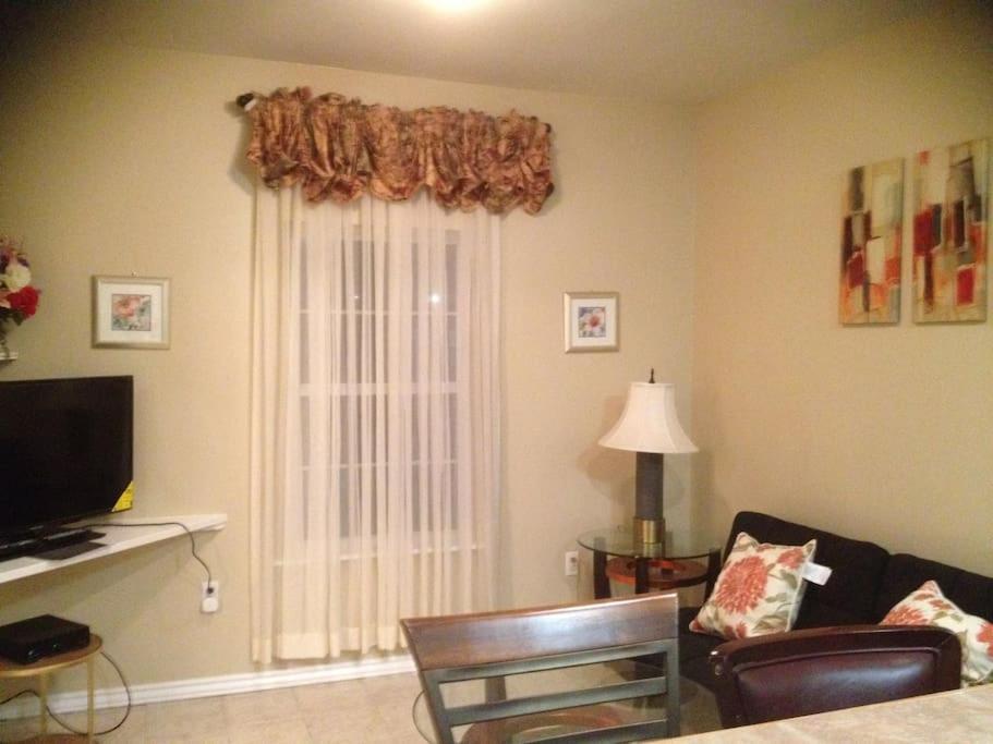 Cozy 3bdr 2bth 1st Floor Unit *