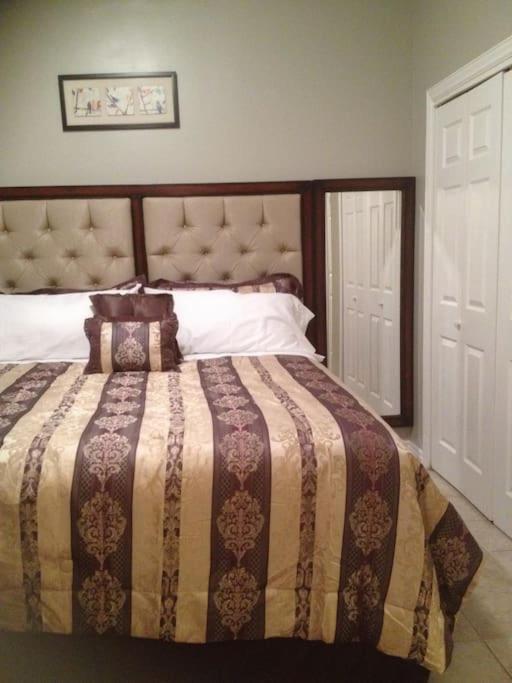 Cozy 3bdr 2bth 1st Floor Unit Apartment *