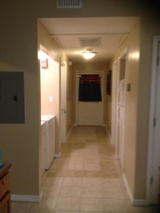 Cozy 3bdr 2bth 1st Floor Unit Apartment *