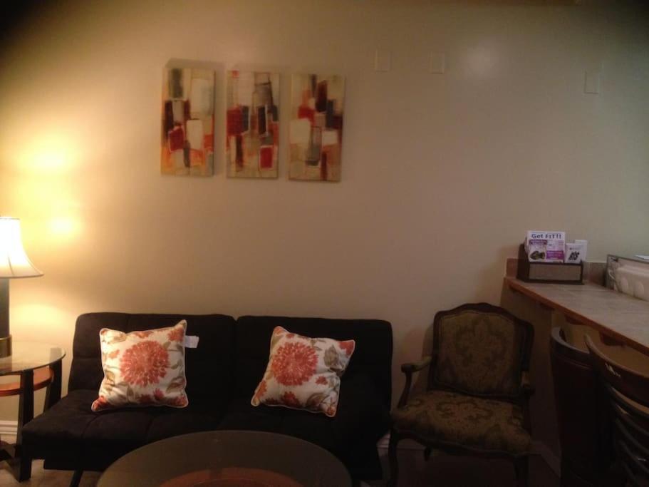 Cozy 3bdr 2bth 1st Floor Unit Apartment *
