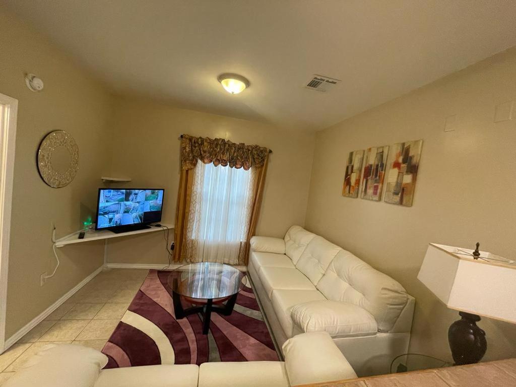 Cozy 3bdr 2bth 1st Floor Unit New Orleans