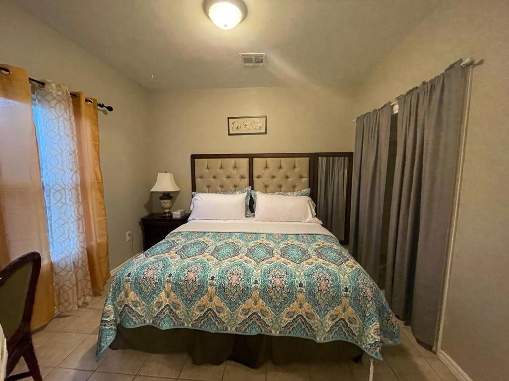 Cozy 3bdr 2bth 1st Floor Unit Apartment *