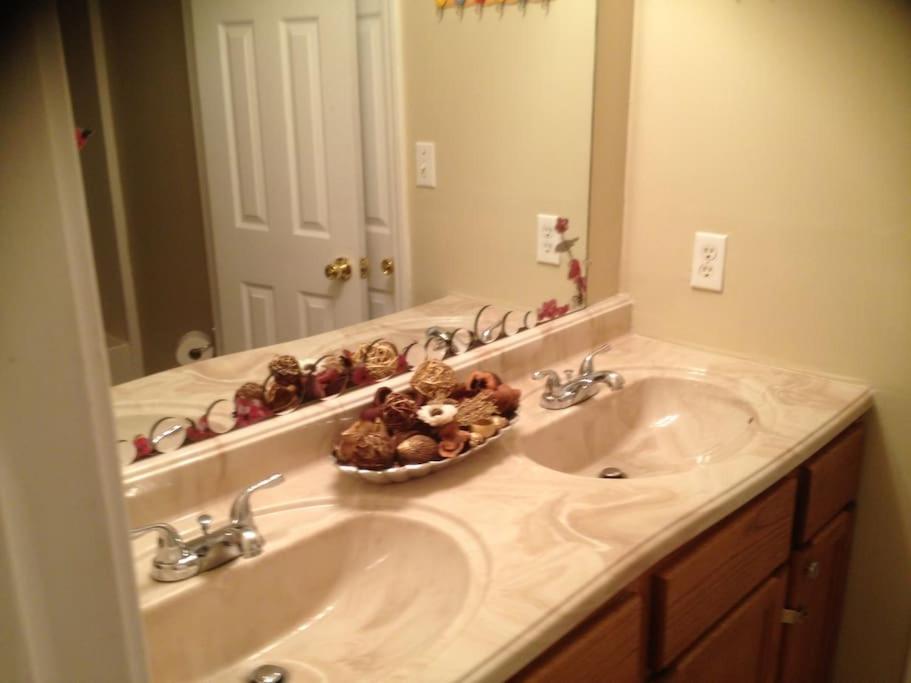 Apartment Cozy 3bdr 2bth 1st Floor Unit *