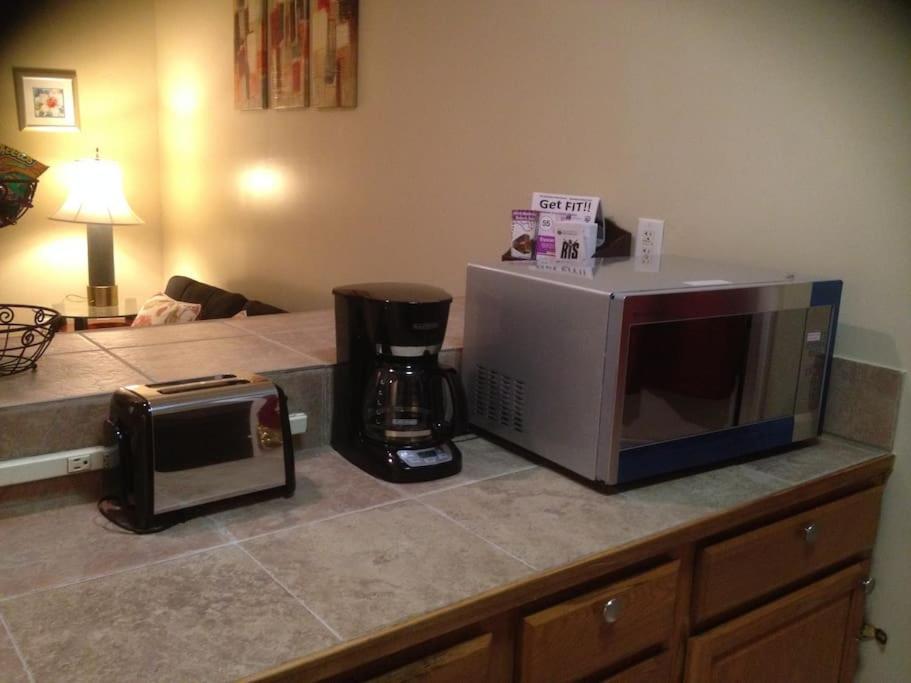 Cozy 3bdr 2bth 1st Floor Unit Apartment *